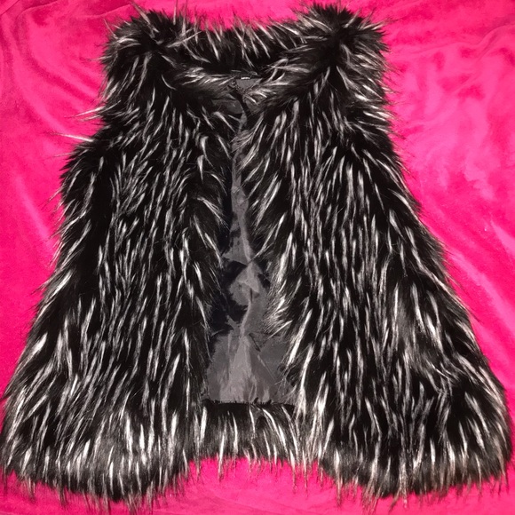 Nicole Miller black faux fur vest - Picture 2 of 4
